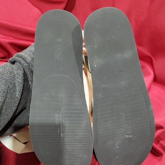 Delta Blayke White Sandals with Crisscross Straps and Dark Sole - Picture 7 of 11